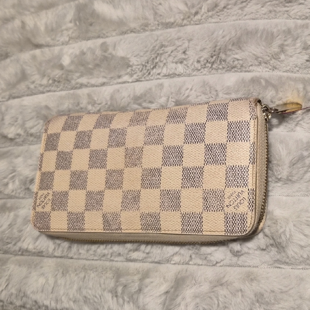 Gently Used Louis Vuitton Cream and Gray Checkered Wallet.